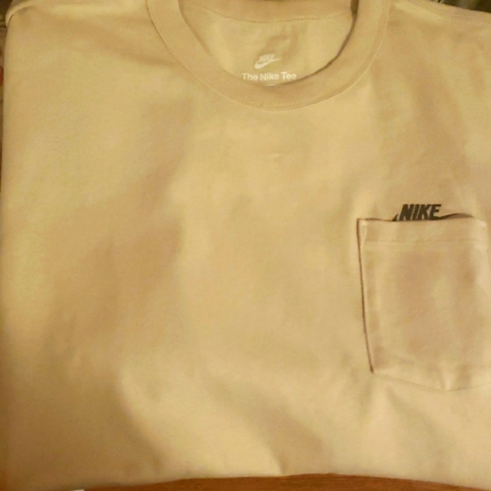 Men's tan Nike Pocket t-shirt, XXL